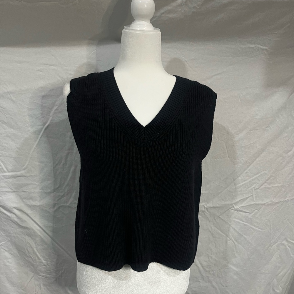 Zara Black V-Neck Sleeveless Sweater